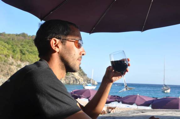 'Bordeauzinho' básico na Shell Beach em Gustavia, capital de St. Barth - Caribe